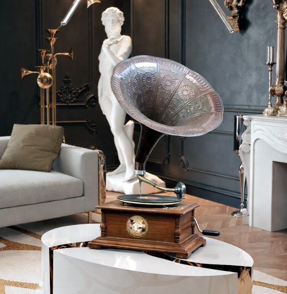 Antique- <b>Gramophone (Replica)</b> to impart a Aristocratic look to your living room 